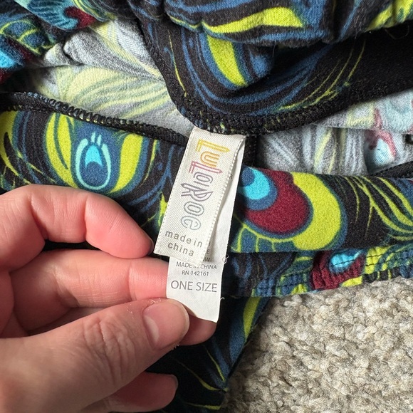 LulaRoe leggings 
one size 
never worn 
Multi Colored - Picture 3 of 3